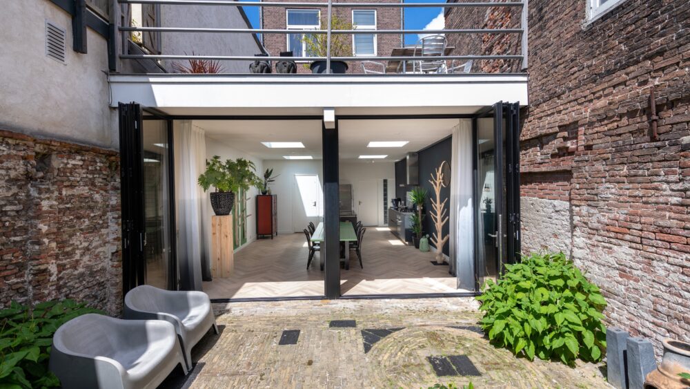 Bifold Doors - How To Choose The Right Bifold Door for Your Home 1