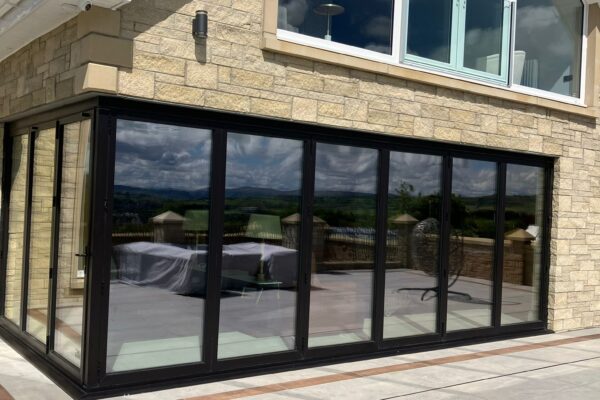 Why Thermal Efficiency and Acoustic Performance Matter in Large‑Scale Glazing 3