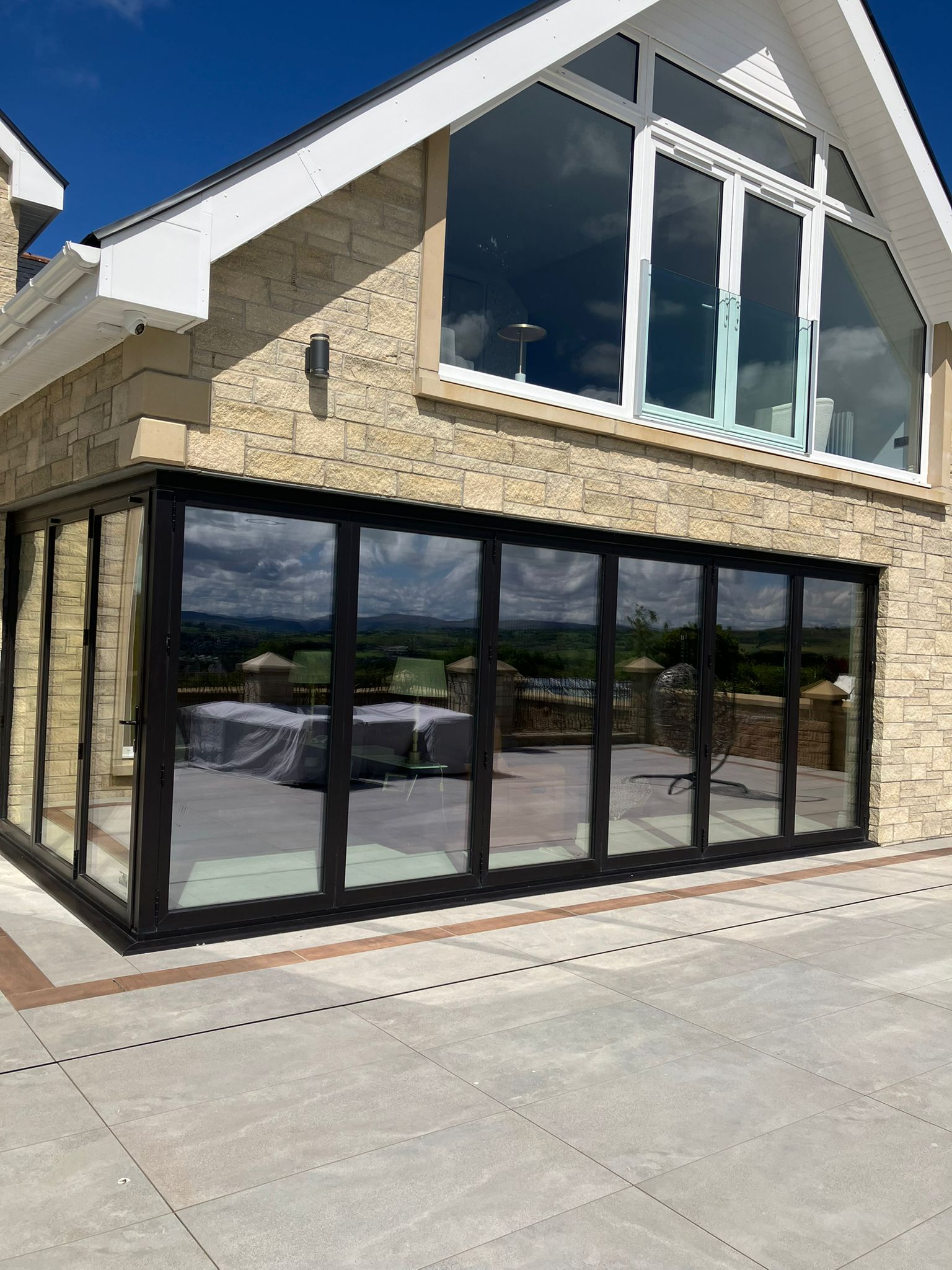 Why Thermal Efficiency and Acoustic Performance Matter in Large‑Scale Glazing 3